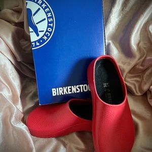 Bought 2 of the same brand but different colors to give as a gift.